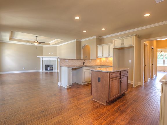 3rd image of 1251 Charleston Blvd