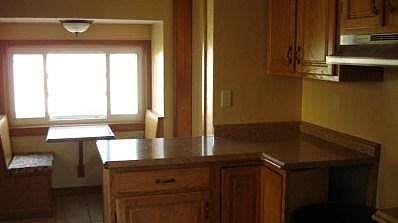 3rd image of 633 Jackson Dr