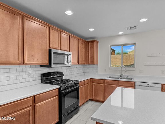 3rd image of 269 S Jaffee Dr