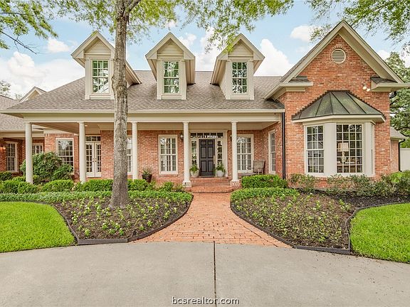 2nd image of 1004 Sonoma Cir