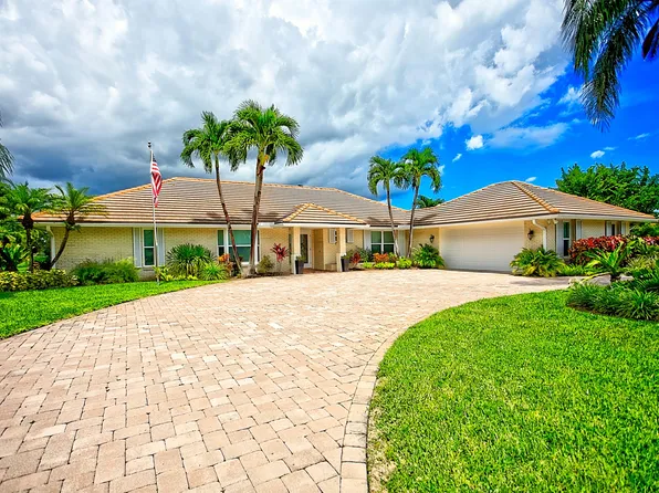 455 S Country Club Drive, Atlantis, FL 33462