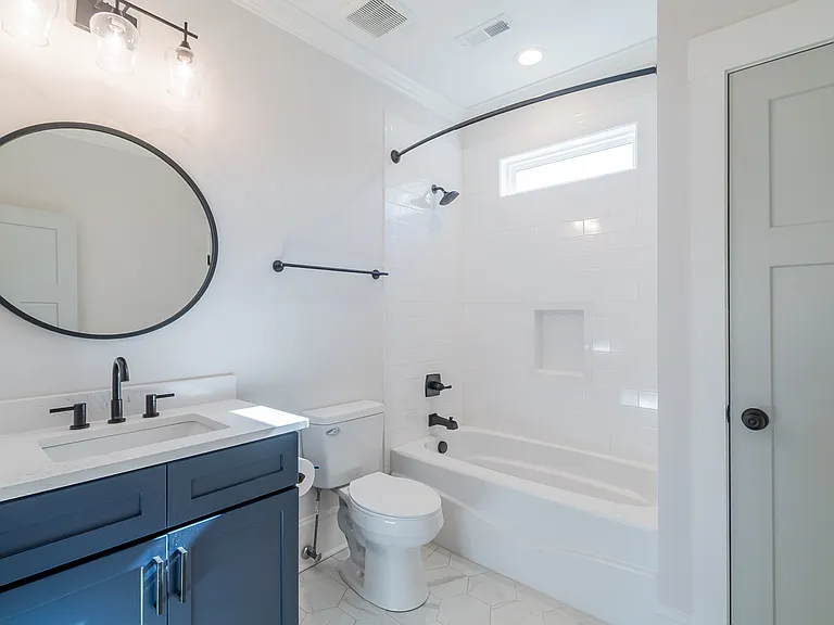 1005 State St — Photo 33