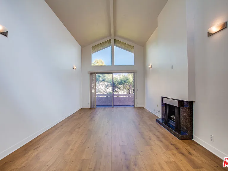 1531 Camden Ave #Penthouse 3 — Photo 2