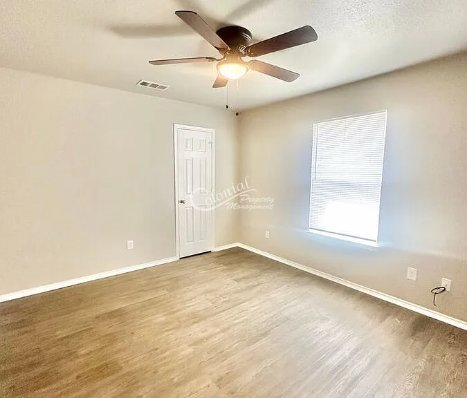 304 Aries Ave — Photo 9