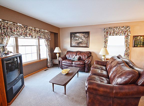 2nd image of 586 N Haverhill Ln