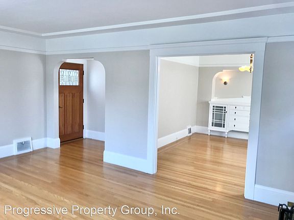 5th image of 129 Capistrano Ave