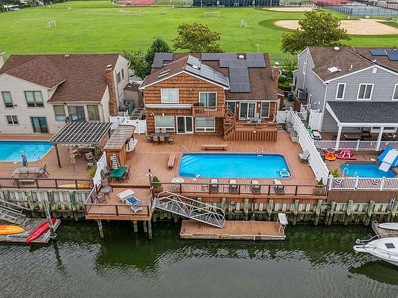 2nd image of 203 Lagoon Dr E