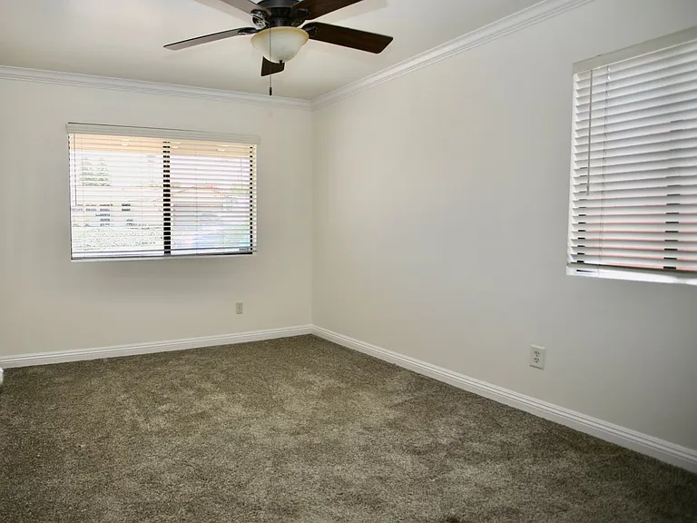 8334 Lake Ashwood Ave — Photo 10
