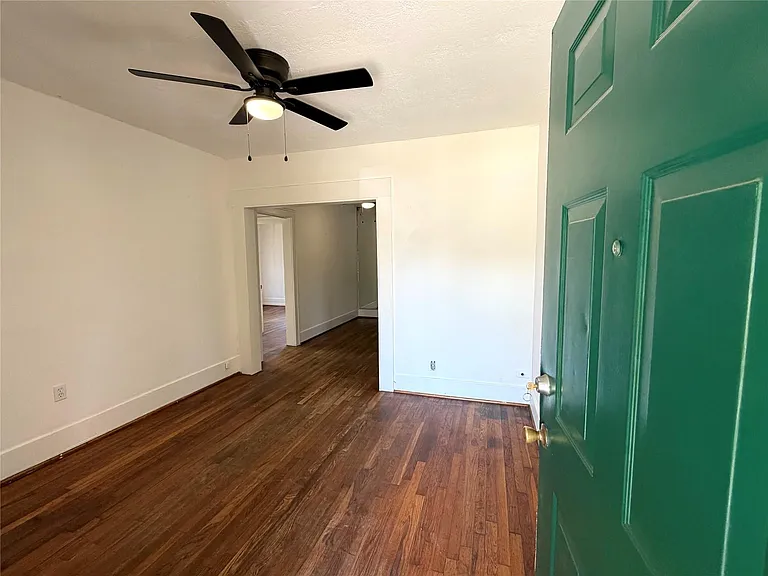 1125 Usener St — Photo 6