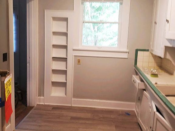2nd image of 124 E Robinson Pl