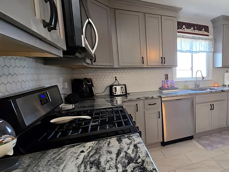 18 English Ave #2 — Photo 5
