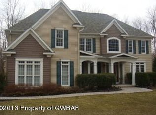40 Ice Lake Dr, Mountain Top, PA 18707