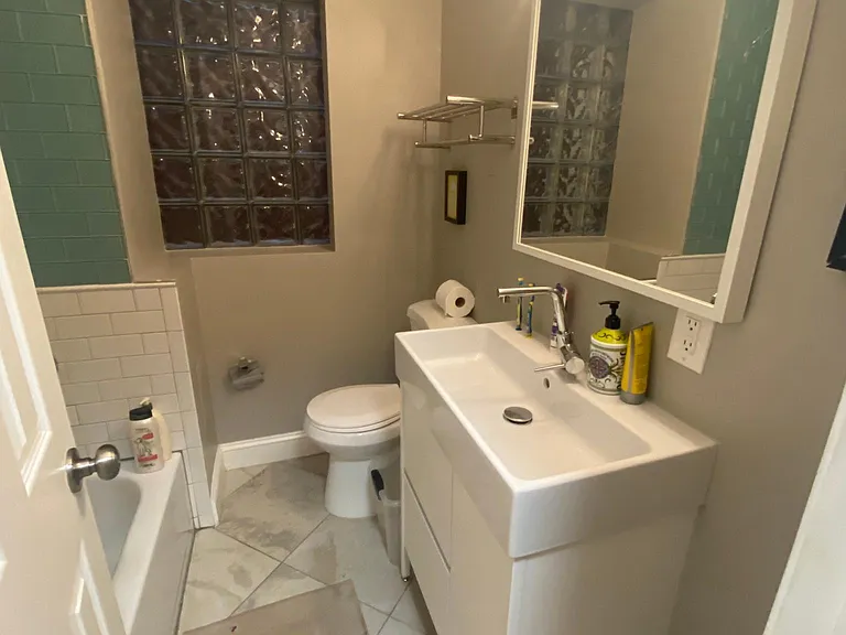 510 E St NE #A — Photo 33