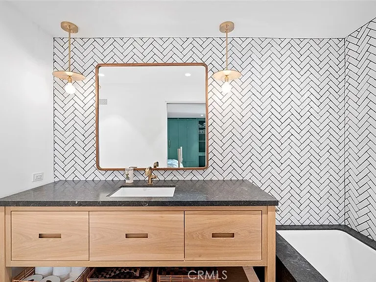 27 Emerald Bay — Photo 35