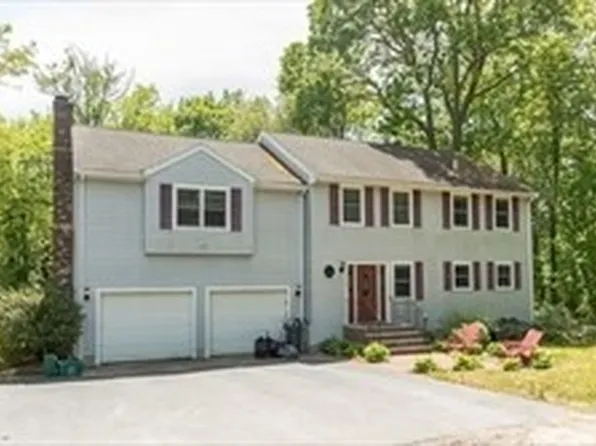 8 Dix Rd, North Reading, MA 01864