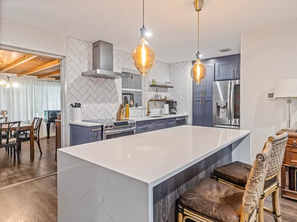 532 Foresteria Dr, Lake Park, FL 33403