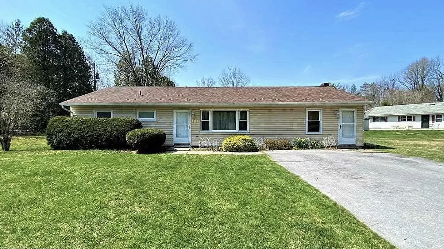 3 bed, 1320 sqft, $1,850 — Photo 1