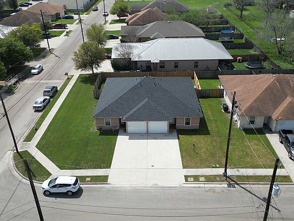 3rd image of 1034 HELEN DR