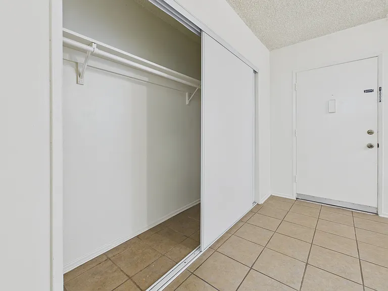 Sepulveda Manhattan Apartments — Photo 22