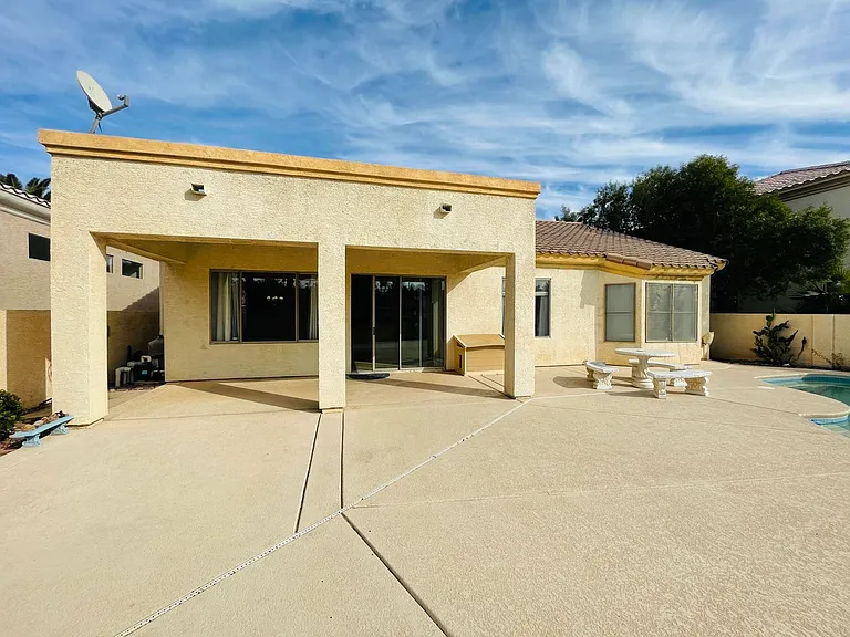 231 Cliff Valley Dr — Photo 8