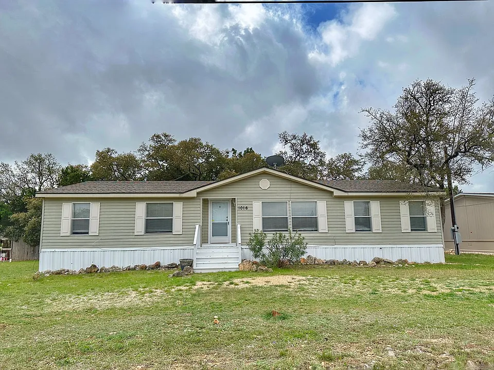 1016 Private Road 1518