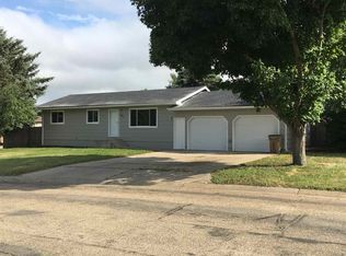 901 25 1/2 Ave NW, Minot, ND 58703