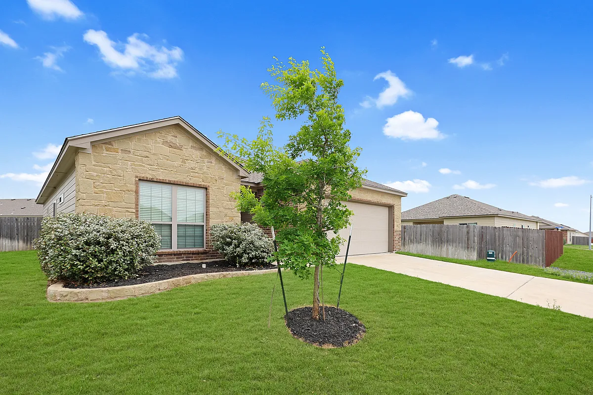 Building Photo - 1117 Lakeway Crossing Dr
