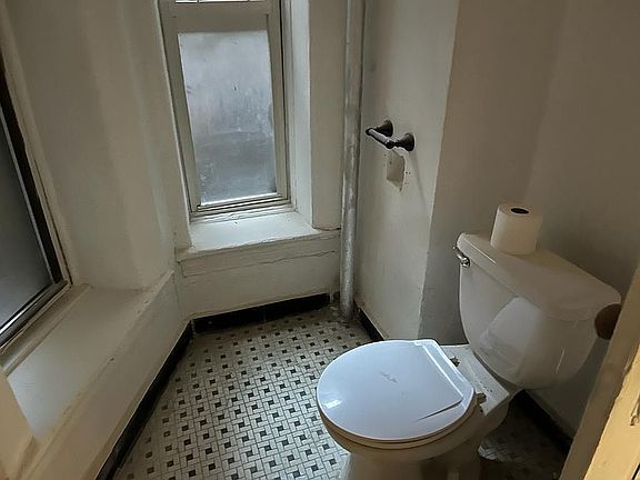 3rd image of 148 Hancock St APT 1C