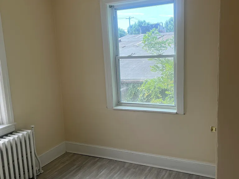 634 W Indiana Ave — Photo 9