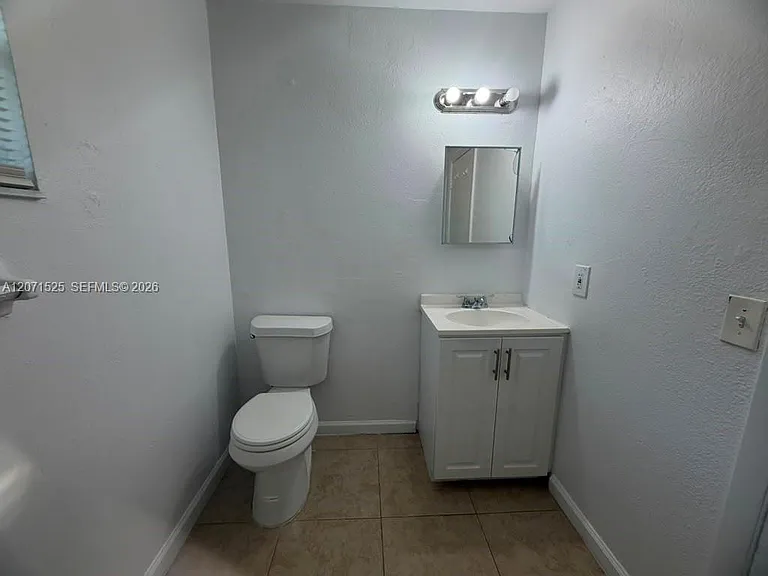 919 NW 2nd Ave #3 — Photo 11