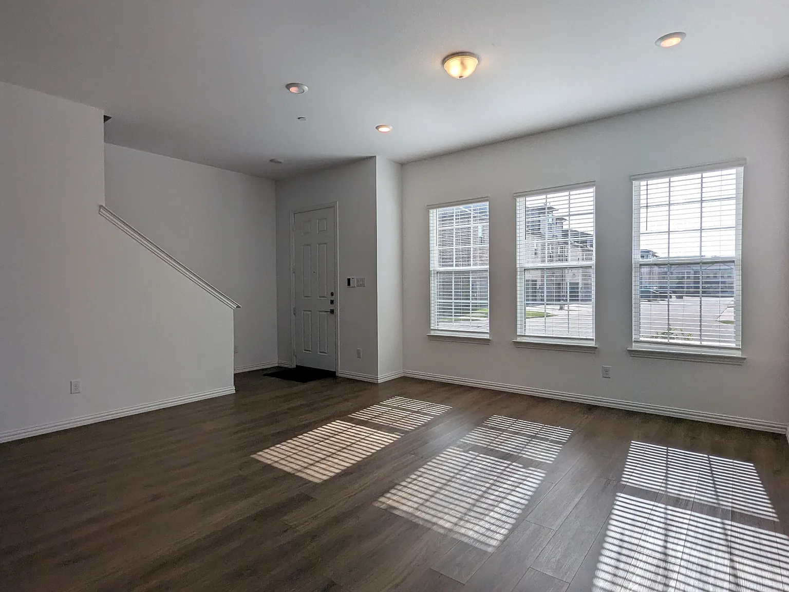 3 bed, 2.5 bath, 1674 sqft, $2,500 — Photo 4