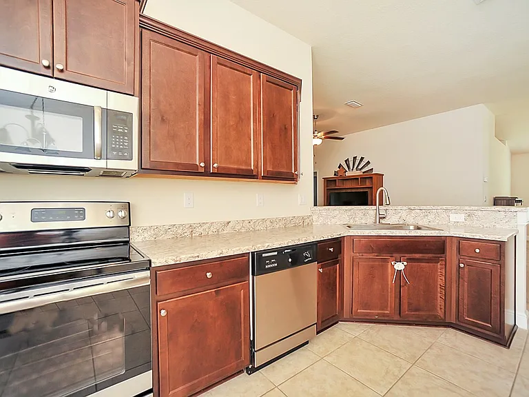 553 Hollow Glen Dr — Photo 8