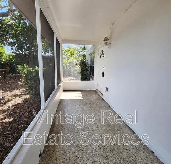 306 S Mercury Ave — Photo 3