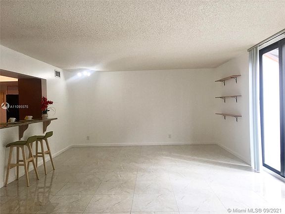 4th image of 400 Commodore Dr APT 305