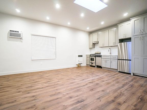 2nd image of 3805 Montclair St