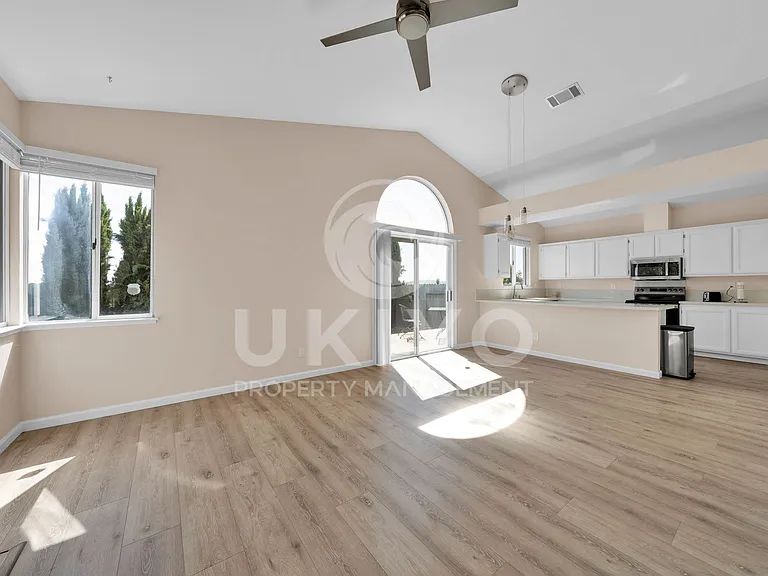 265 Potrero St — Photo 11