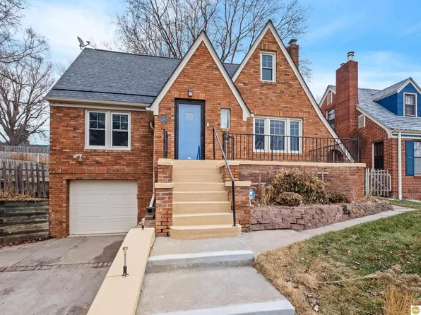 1705 N 49th St, Omaha, NE 68104