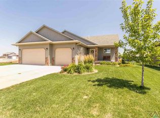 418 Adrianna Ave, Harrisburg, SD 57032