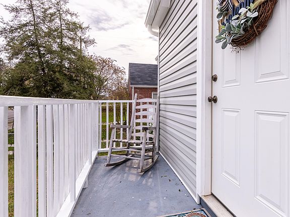 4th image of 2707 Woodbine Ave
