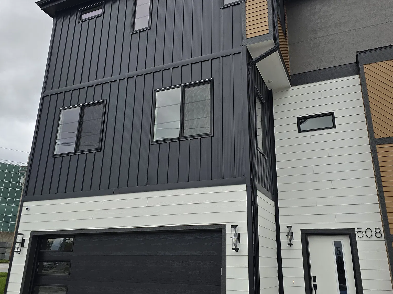3 bed, 2.5 bath, 1683 sqft, $3,200 — Photo 1