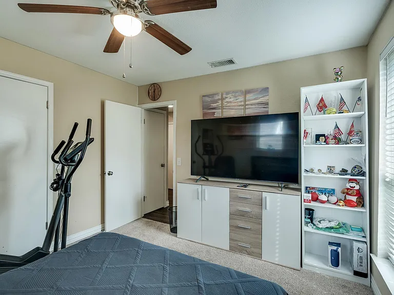 303 Chris Dr — Photo 20