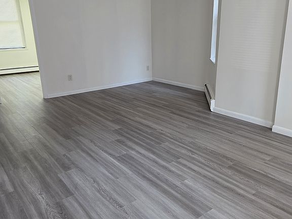 3rd image of 513 9th St #1R
