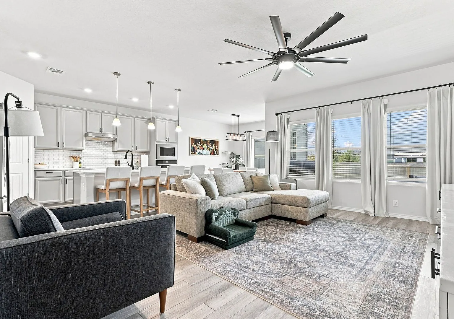 Modern 3BR + Office Near Lackland A.F.B. — Photo 4