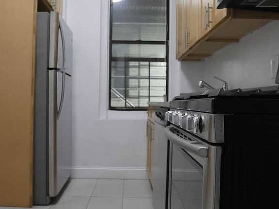 4th image of 1071 St Nicholas Ave APT 4