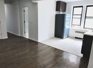 357 E 195th St #1B, Bronx, NY 10458