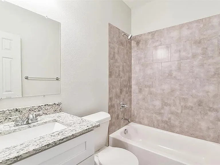 8006 Julie Ave — Photo 9