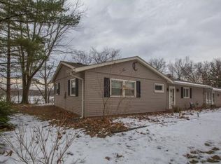 570 Prentiss Ln, New Boston, IL 61272
