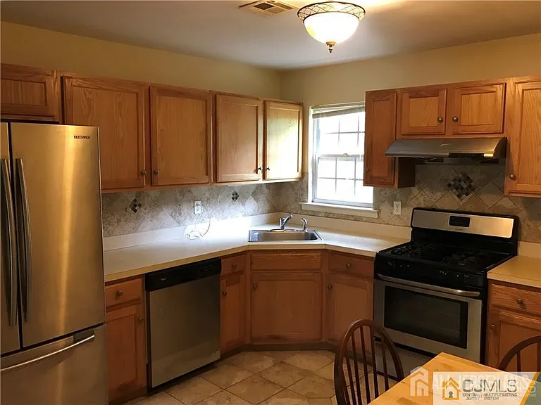 141 Forest Dr — Photo 3