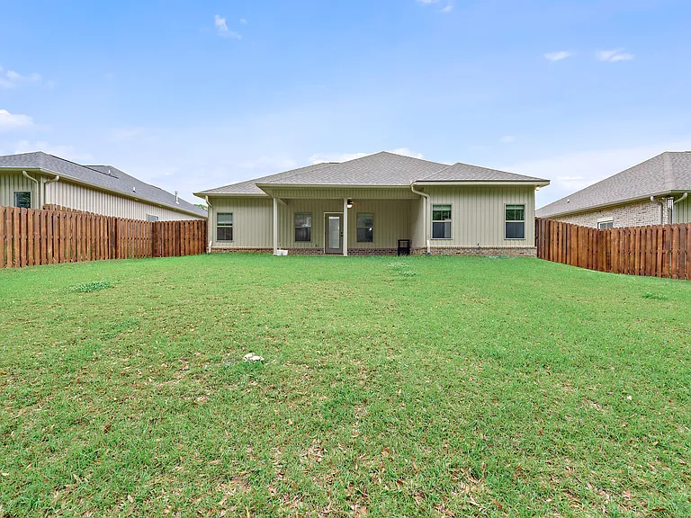 208 Savannah Dr — Photo 34