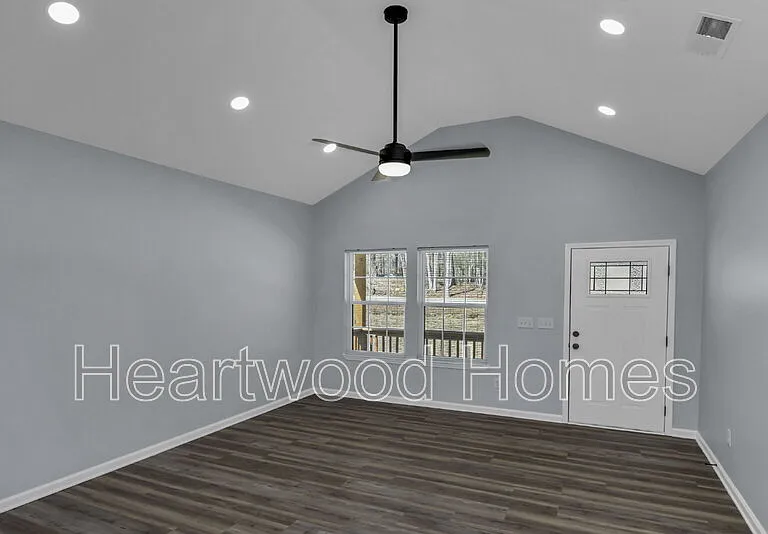 32 Roberson St — Photo 3